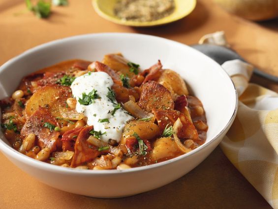 Kartoffelgulasch mit Chorizo und Bohnen