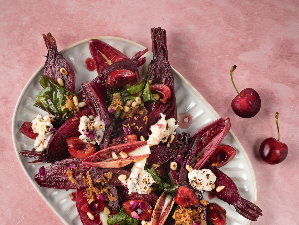 Rote Rüben mit Radicchio, Gorgonzola und Kirschen