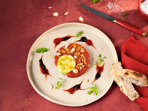 Zweierlei Tatar mit Passionsfrucht und Macadamia