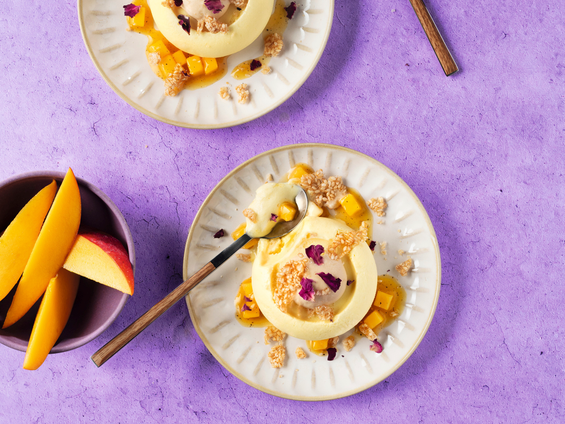 Frozen Mango-Joghurt mit salzigem Karamellespuma