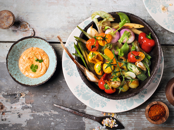 Arabisches Ofengemüse mit Harissa-Dip