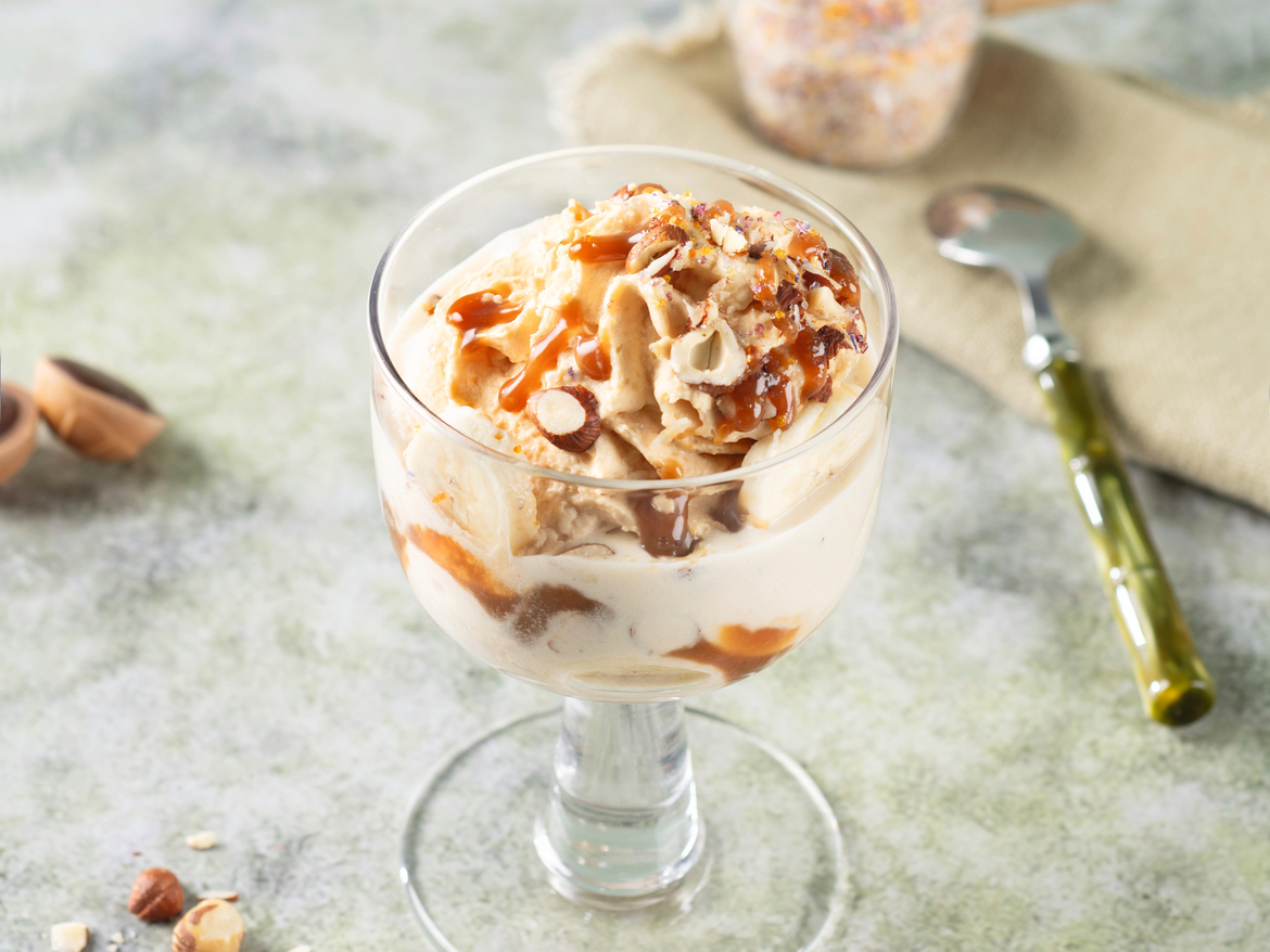 Bananen-Smoothie mit Karamell-Sahnelikör-Mousse