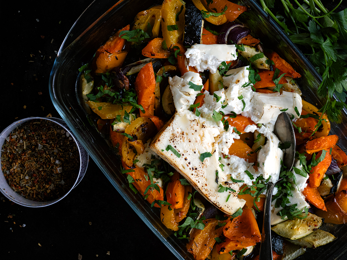 Buntes Ofengemüse-Blech mit Feta & Honig