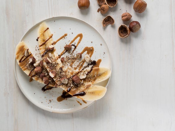 Banana-Hazelnut-Dream mit Schoko-Drizzle