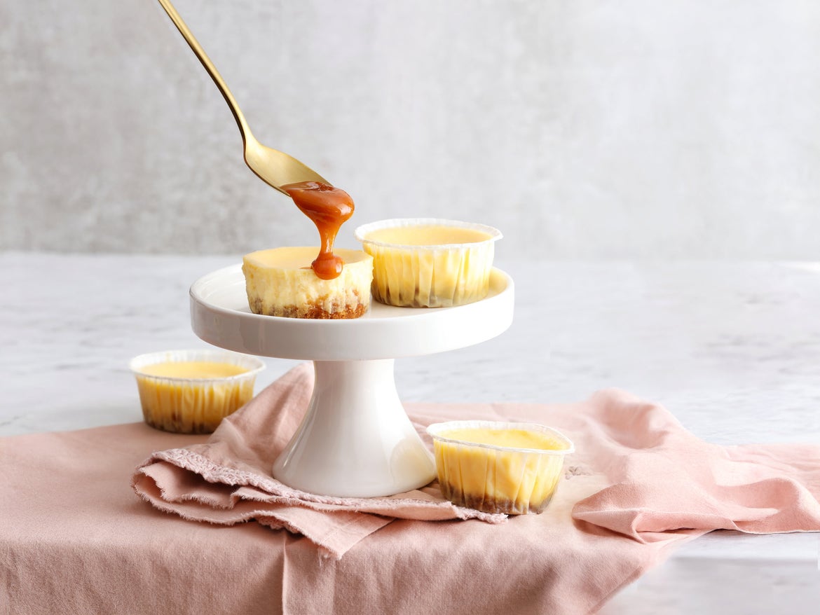 Cheesecake-Cupcakes mit Karamell-Topping