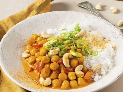Kichererbsencurry mit Reis und Cashews