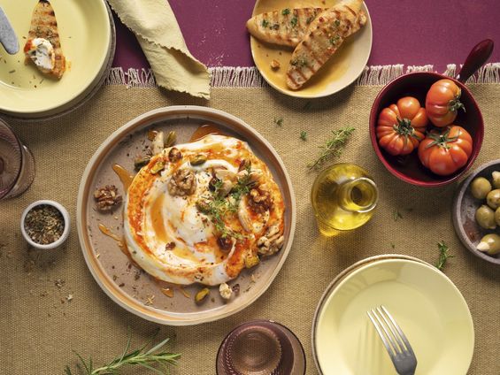 Whipped Feta mit Honig und Nüssen