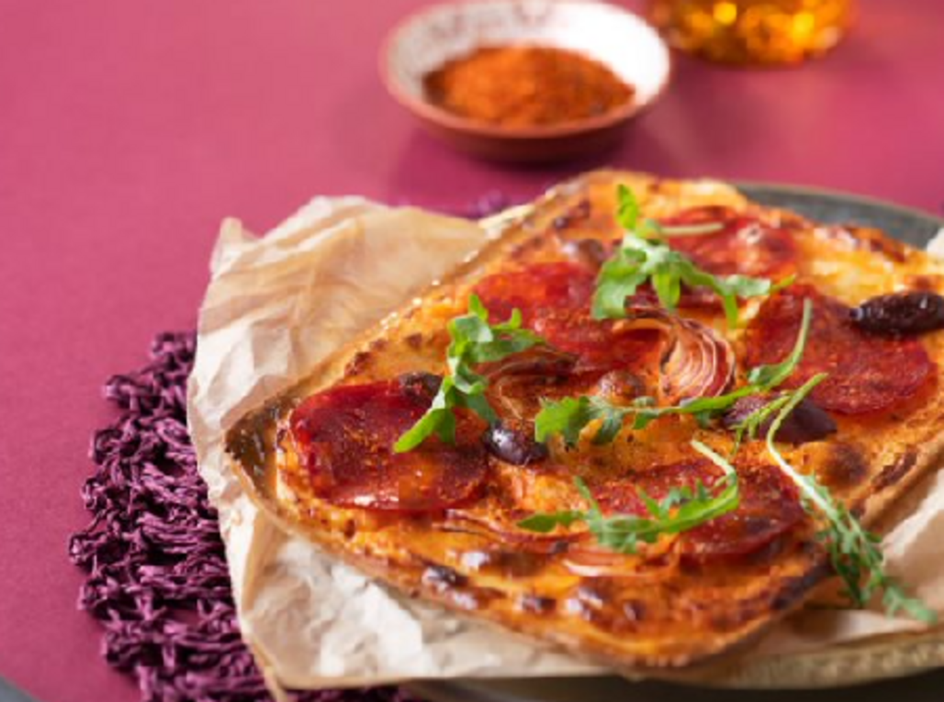 Flammkuchen mit Chorizo und Rucola